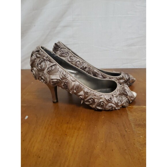 CL By Laundry Women Vanya Floral Roses Peep Toe Beige Gold Heels Size 7.5 - Picture 5 of 7